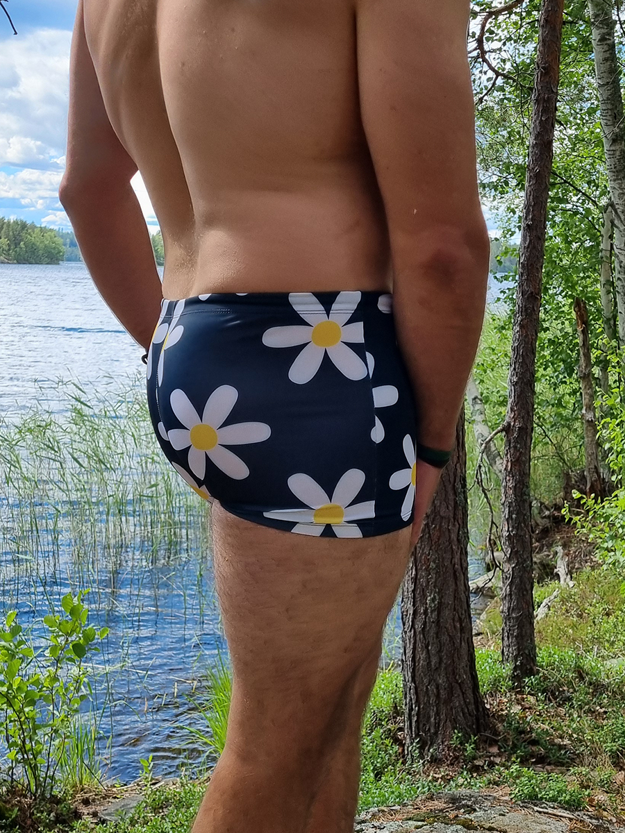 Meadow dark shorts